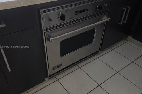 Condo in Miami, Florida, 1 bedroom № 2008968 - photo 10