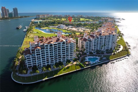 Condo in Miami Beach, Florida  № 2077293 - photo 12