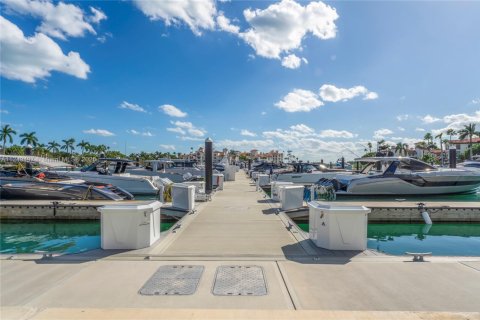 Condo in Miami Beach, Florida  № 2077293 - photo 16