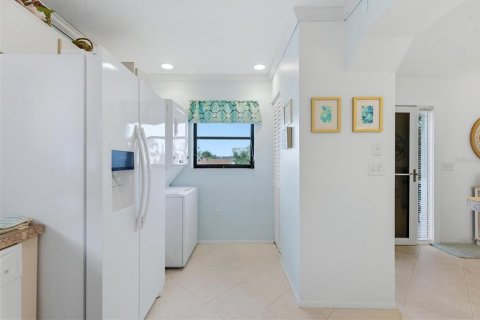Condo in Bradenton, Florida, 2 bedrooms № 2403699 - photo 22