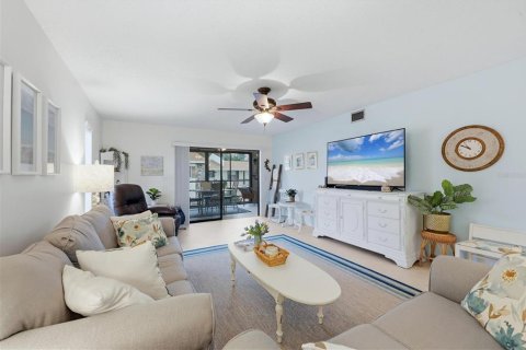 Condo in Bradenton, Florida, 2 bedrooms № 2403699 - photo 4