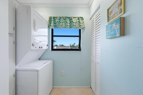 Condo in Bradenton, Florida, 2 bedrooms № 2403699 - photo 23
