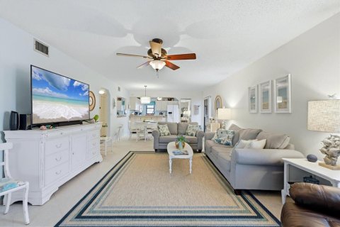 Condo in Bradenton, Florida, 2 bedrooms № 2403699 - photo 6