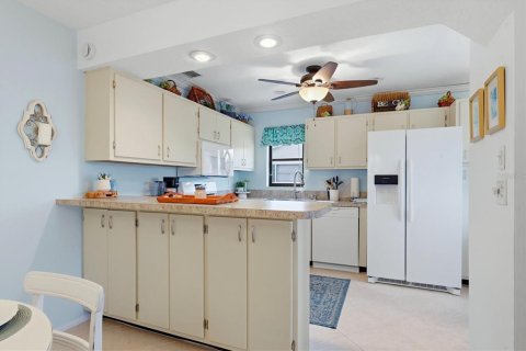 Condo in Bradenton, Florida, 2 bedrooms № 2403699 - photo 11