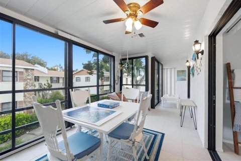 Condo in Bradenton, Florida, 2 bedrooms № 2403699 - photo 25