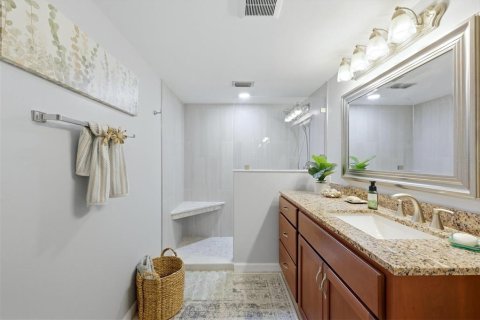 Condo in Bradenton, Florida, 2 bedrooms № 2403699 - photo 17