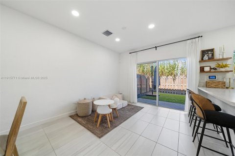 Touwnhouse à vendre à Florida City, Floride: 3 chambres, 136.01 m2 № 1971818 - photo 8