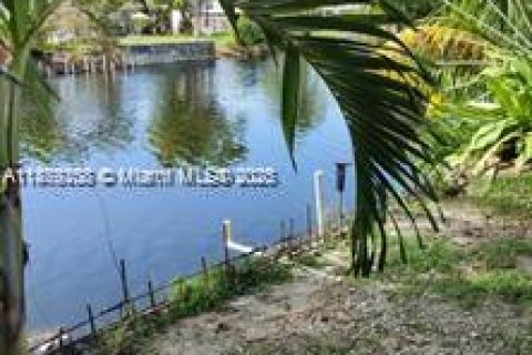 Touwnhouse à vendre à Hialeah, Floride: 3 chambres, 110.55 m2 № 1927794 - photo 9