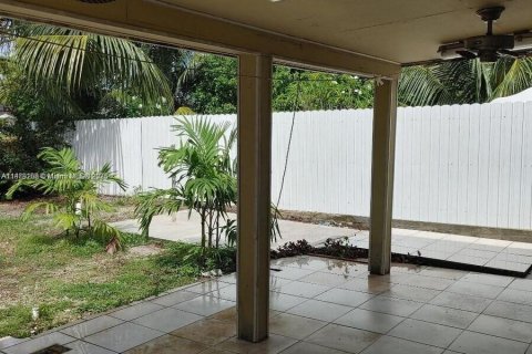 Touwnhouse à vendre à Hialeah, Floride: 3 chambres, 110.55 m2 № 1927794 - photo 5