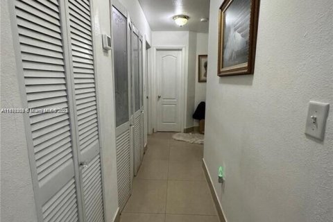 Touwnhouse à vendre à Hialeah, Floride: 3 chambres, 110.55 m2 № 1927794 - photo 4