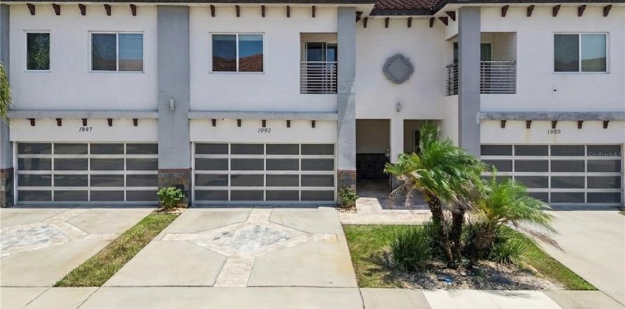Townhouse in Davenport, Florida 3 bedrooms, 211.91 sq.m. № 2316731