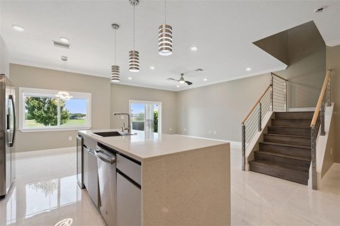 Townhouse in Davenport, Florida 3 bedrooms, 211.91 sq.m. № 2316731 - photo 12