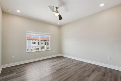 Townhouse in Davenport, Florida 3 bedrooms, 211.91 sq.m. № 2316731 - photo 20
