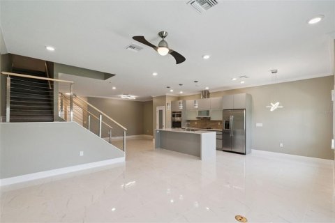 Townhouse in Davenport, Florida 3 bedrooms, 211.91 sq.m. № 2316731 - photo 6