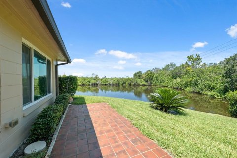 Condo in New Port Richey, Florida, 2 bedrooms  № 1851791 - photo 15