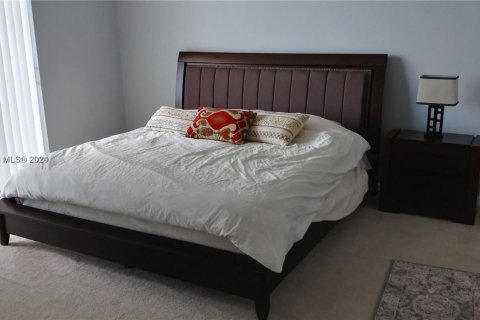 Condominio en alquiler en North Bay Village, Florida, 2 dormitorios, 116.22 m2 № 1938234 - foto 6