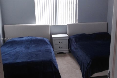 Condo in North Bay Village, Florida, 2 bedrooms  № 1938234 - photo 8