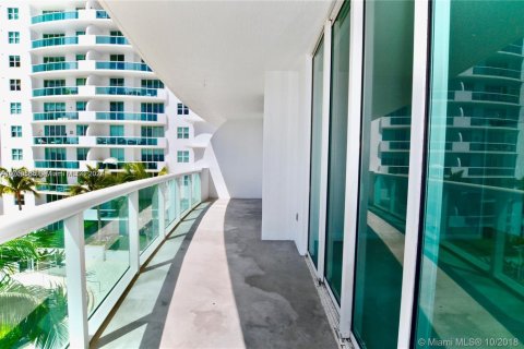 Condominio en alquiler en North Bay Village, Florida, 2 dormitorios, 116.22 m2 № 1938234 - foto 13