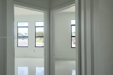 Villa ou maison à vendre à Miami, Floride: 4 chambres № 1889251 - photo 24
