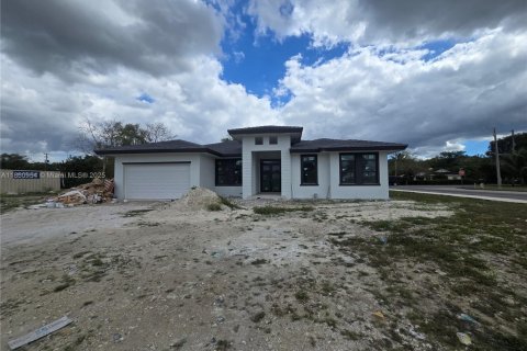 Villa ou maison à vendre à Miami, Floride: 4 chambres № 1889251 - photo 5