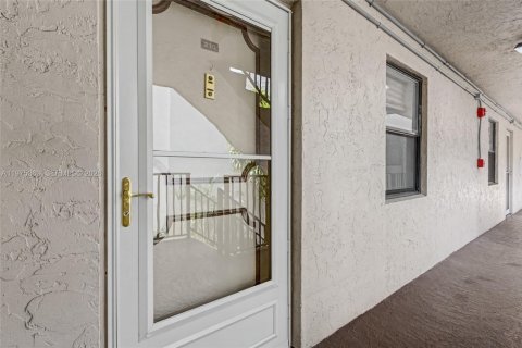 Copropriété à vendre à Tamarac, Floride: 2 chambres, 96.62 m2 № 2042745 - photo 2