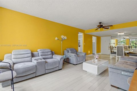 Copropriété à vendre à Tamarac, Floride: 2 chambres, 96.62 m2 № 2042745 - photo 11