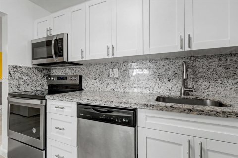 Copropriété à vendre à Tamarac, Floride: 2 chambres, 96.62 m2 № 2042745 - photo 18