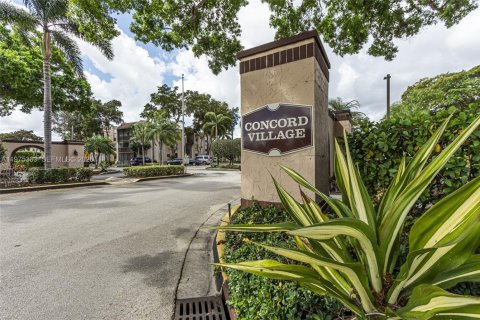 Condo à Tamarac, Floride, 2 chambres  № 2042745