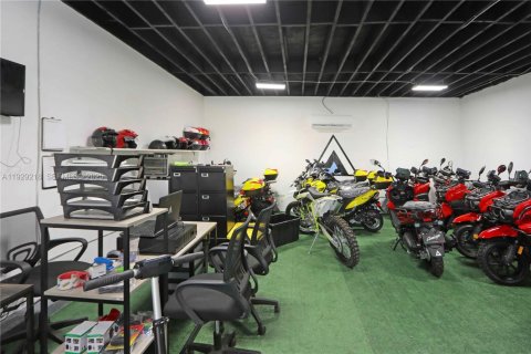 Commercial property in Miami, Florida № 1987569 - photo 28