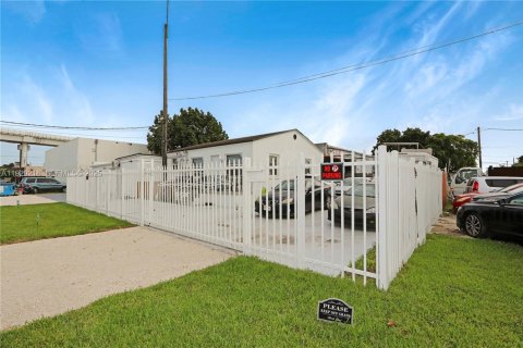 Immobilier commercial à vendre à Miami, Floride № 1987569 - photo 25