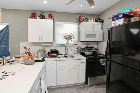 Immobilier commercial à vendre à Miami, Floride № 1987569 - photo 7