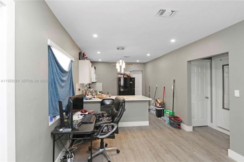 Immobilier commercial à vendre à Miami, Floride № 1987569 - photo 3