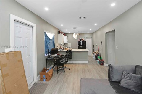 Immobilier commercial à vendre à Miami, Floride № 1987569 - photo 2