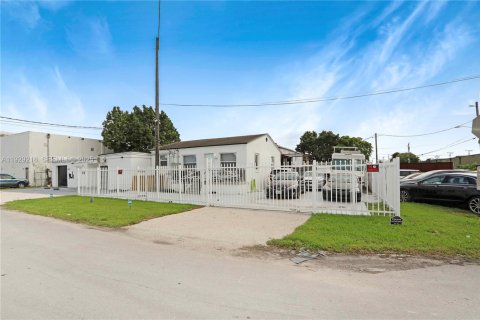 Immobilier commercial à vendre à Miami, Floride № 1987569 - photo 24