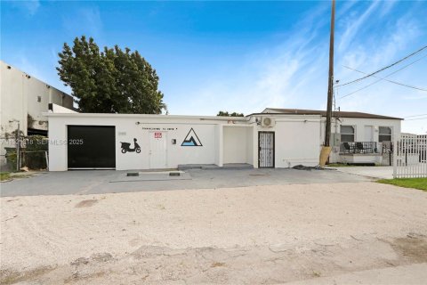 Immobilier commercial à vendre à Miami, Floride № 1987569 - photo 1