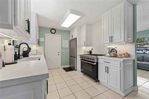 House in Sunrise, Florida 2 bedrooms, 81.48 sq.m. № 2064853 - photo 16