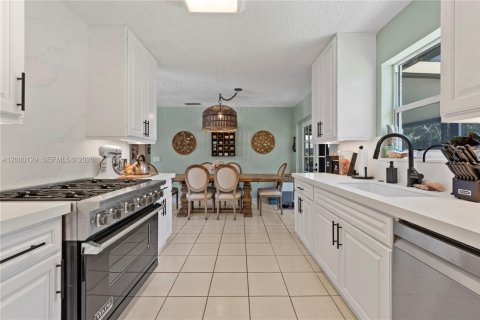 House in Sunrise, Florida 2 bedrooms, 81.48 sq.m. № 2064853 - photo 17