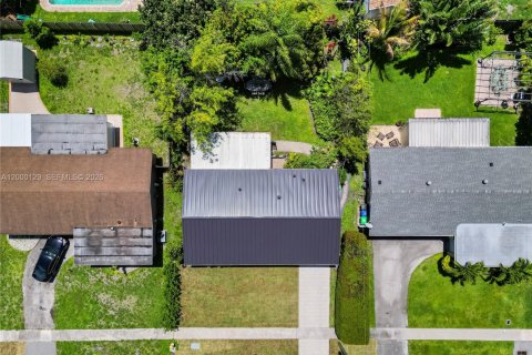 House in Sunrise, Florida 2 bedrooms, 81.48 sq.m. № 2064853 - photo 4