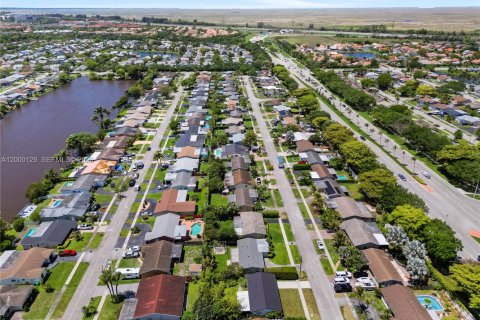 House in Sunrise, Florida 2 bedrooms, 81.48 sq.m. № 2064853 - photo 6