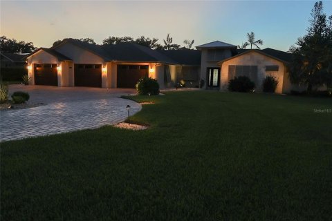 Villa ou maison à vendre à Winter Haven, Floride: 4 chambres, 307.41 m2 № 2314420 - photo 17