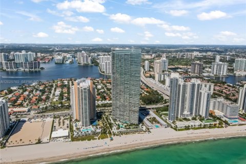 Купить кондоминиум в Санни-Айлс-Бич, Флорида 2 спальни, 154.31м2, № 2086675 - фото 3