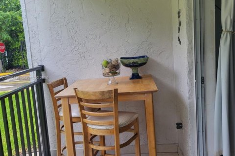 Condominio en alquiler en Miami, Florida, 2 dormitorios, 105.44 m2 № 2276886 - foto 9