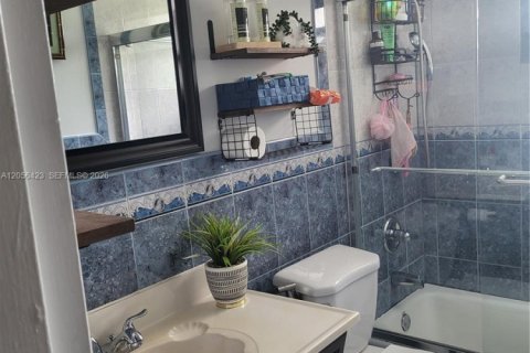 Condominio en alquiler en Miami, Florida, 2 dormitorios, 105.44 m2 № 2276886 - foto 6