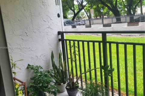 Condominio en alquiler en Miami, Florida, 2 dormitorios, 105.44 m2 № 2276886 - foto 8