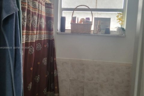 Condominio en alquiler en Miami, Florida, 2 dormitorios, 105.44 m2 № 2276886 - foto 7