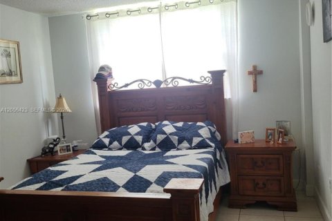 Condominio en alquiler en Miami, Florida, 2 dormitorios, 105.44 m2 № 2276886 - foto 5