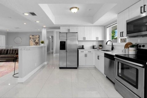 Casa en venta en Wilton Manors, Florida, 4 dormitorios, 163.6 m2 № 1809278 - foto 20