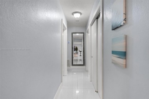 Villa ou maison à vendre à Wilton Manors, Floride: 4 chambres, 163.6 m2 № 1809278 - photo 24