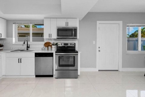 Casa en venta en Wilton Manors, Florida, 4 dormitorios, 163.6 m2 № 1809278 - foto 2