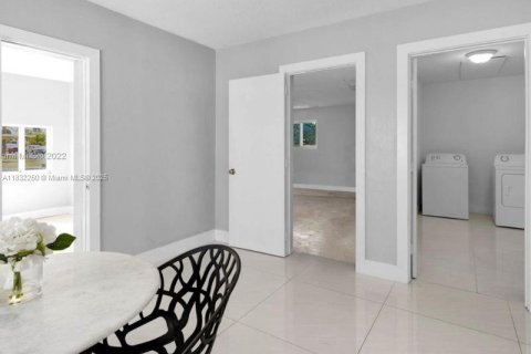 Casa en venta en Wilton Manors, Florida, 4 dormitorios, 163.6 m2 № 1809278 - foto 10